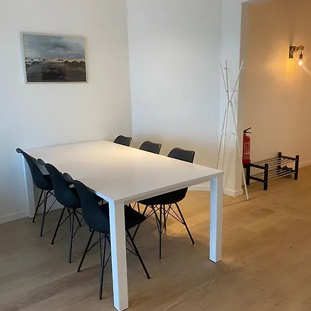 Fully Renovated 2-bedroom With A Stunning Sea View T5 Apartment *