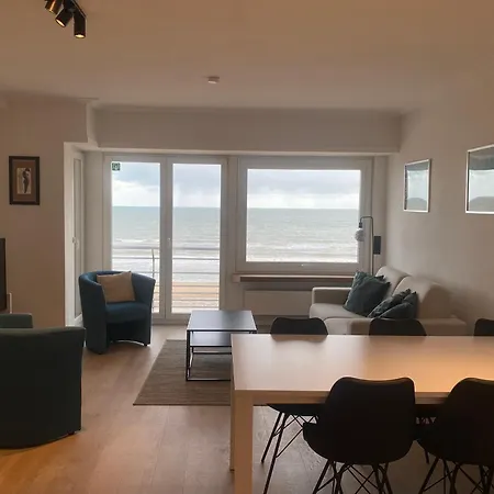 Fully Renovated 2-bedroom With A Stunning Sea View T5 Apartment *