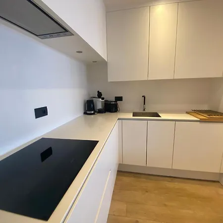 Fully Renovated 2-bedroom With A Stunning Sea View T5